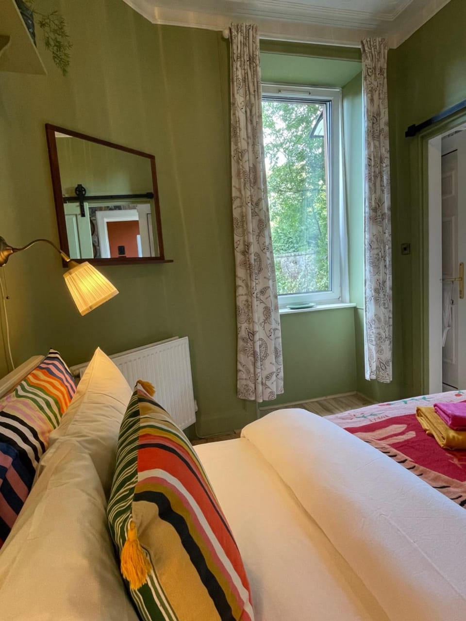 Characterful Edinburgh 1BR, Private Deck, Leith & Walk to City Centre Apartment in Edinburgh