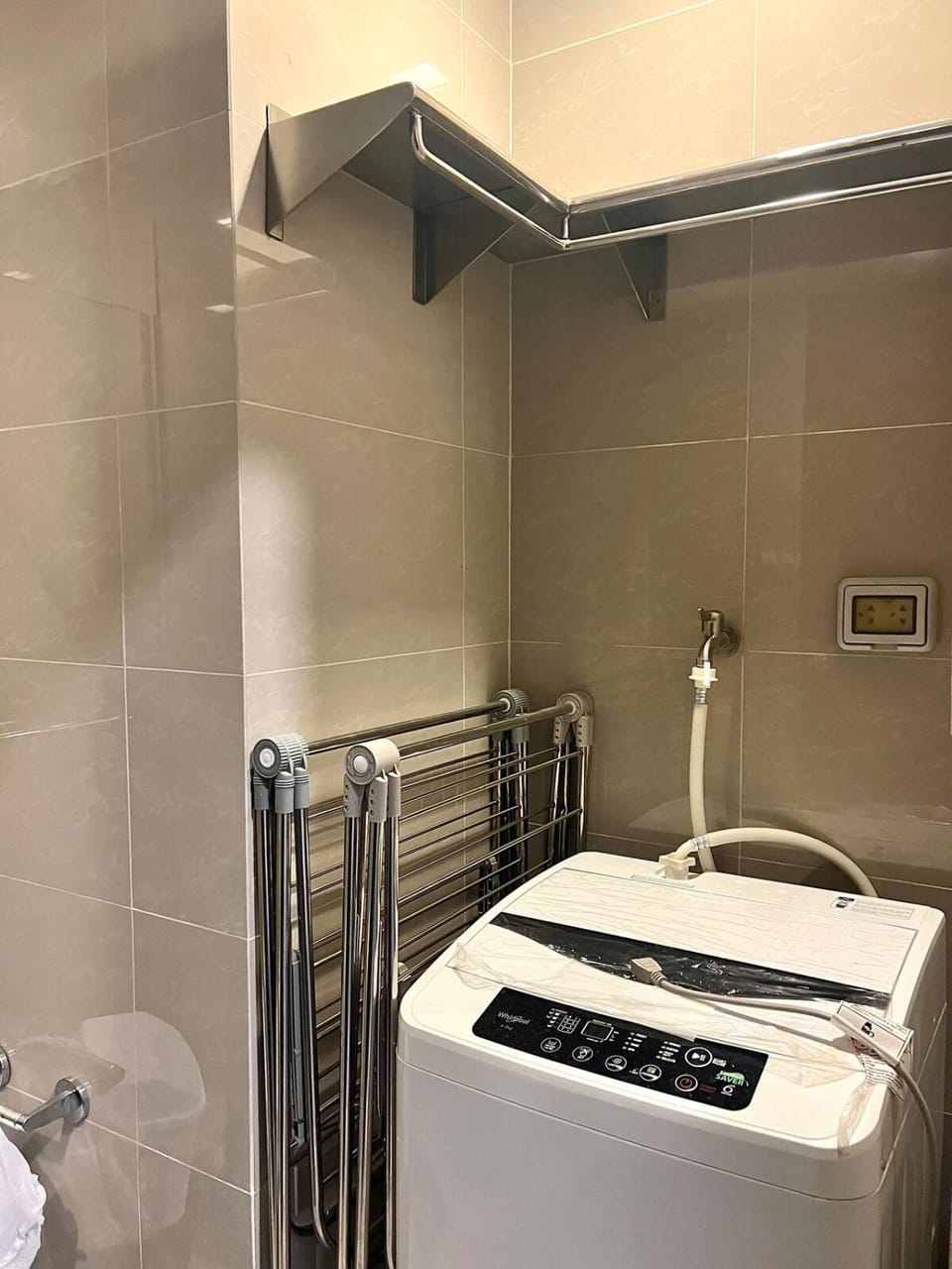 Modern 1BR BGC Uptown View Apartment in Makati