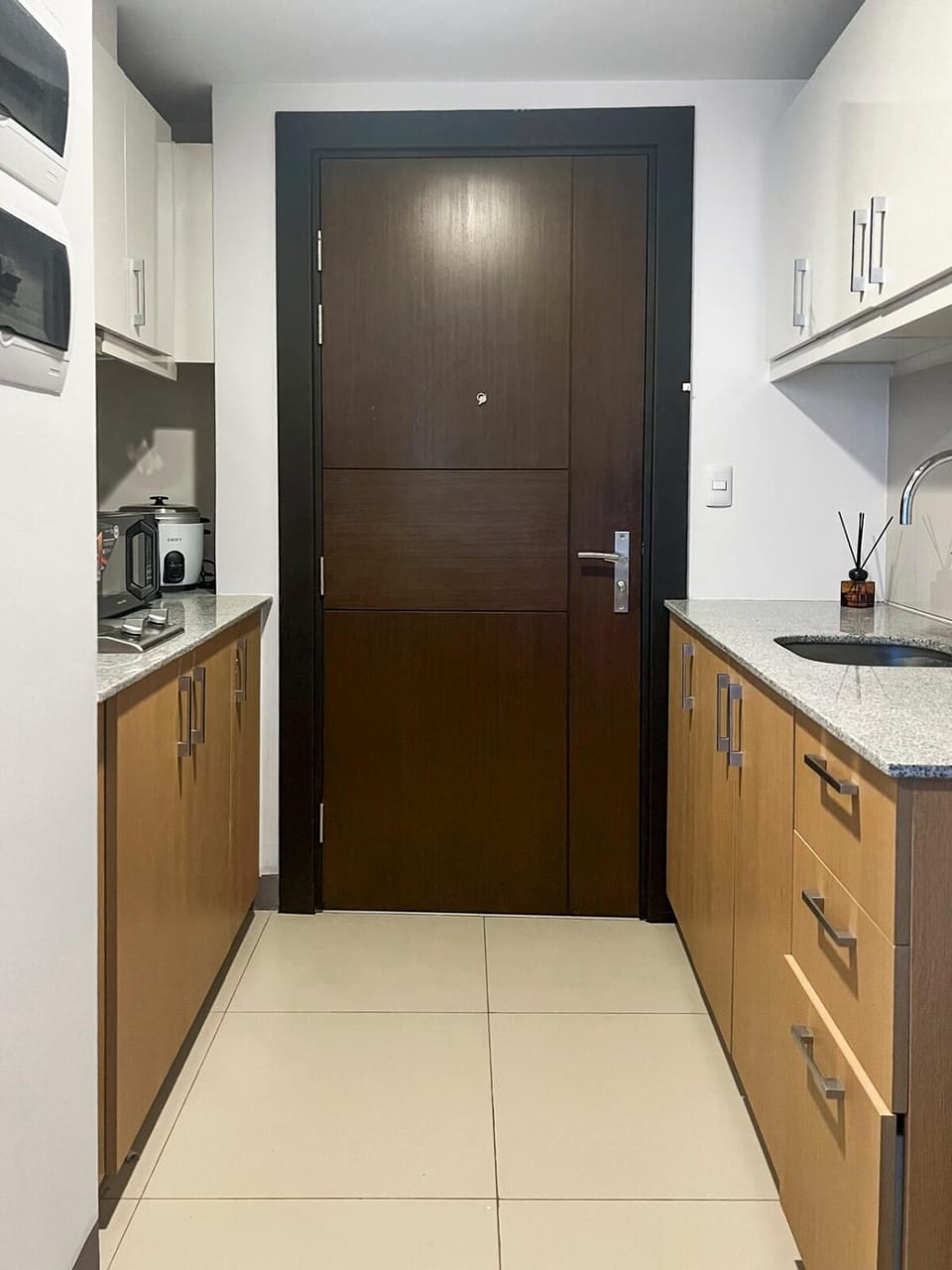 Modern 1BR BGC Uptown View Apartment in Makati