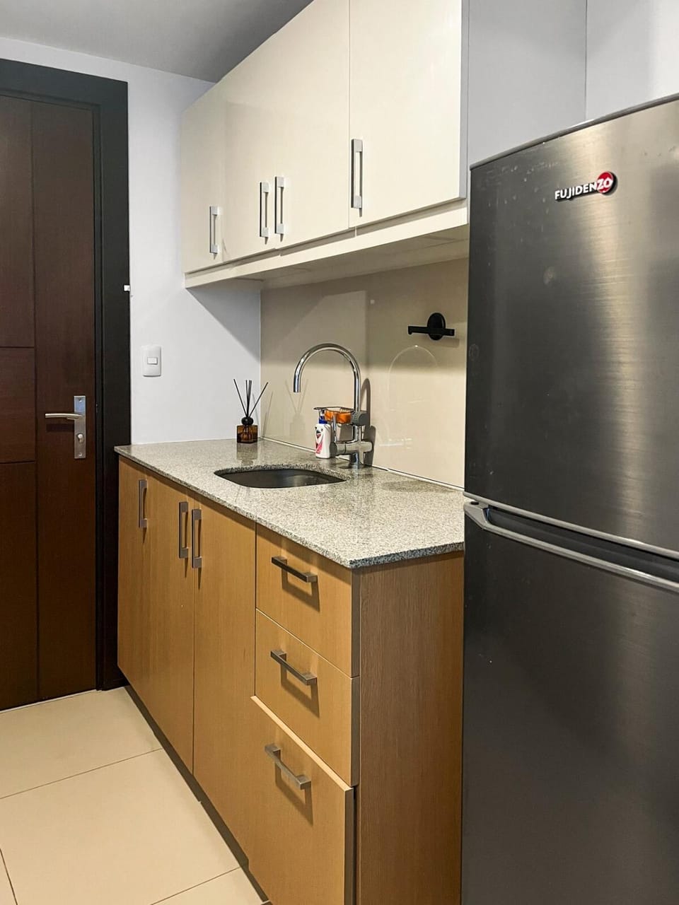 Modern 1BR BGC Uptown View Apartment in Makati
