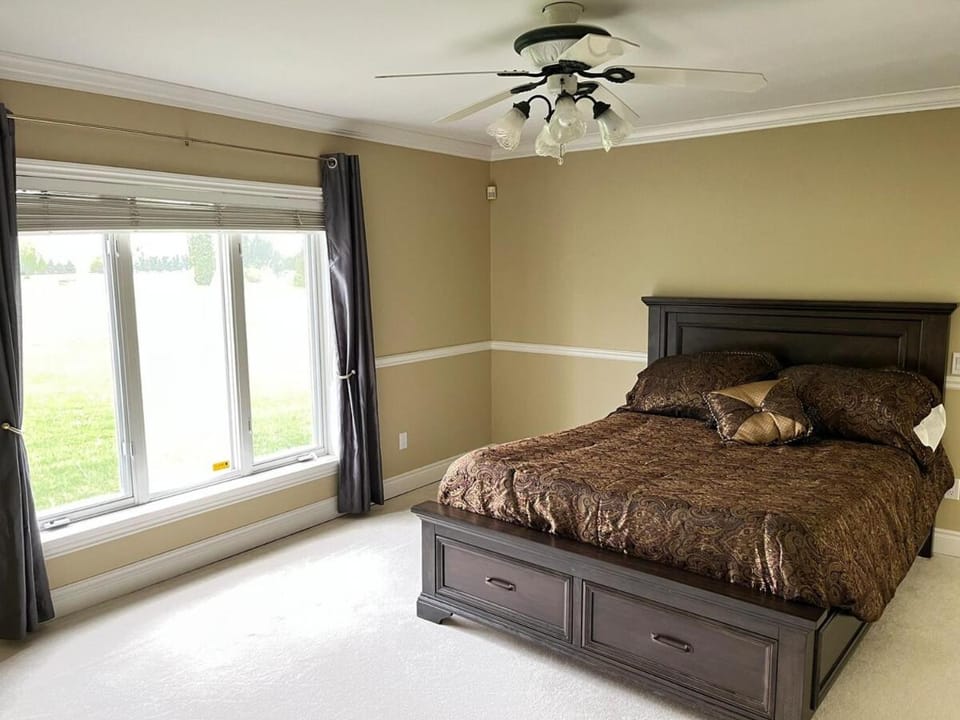 Summer Escape Close to the City Apartment in Whitchurch-Stouffville