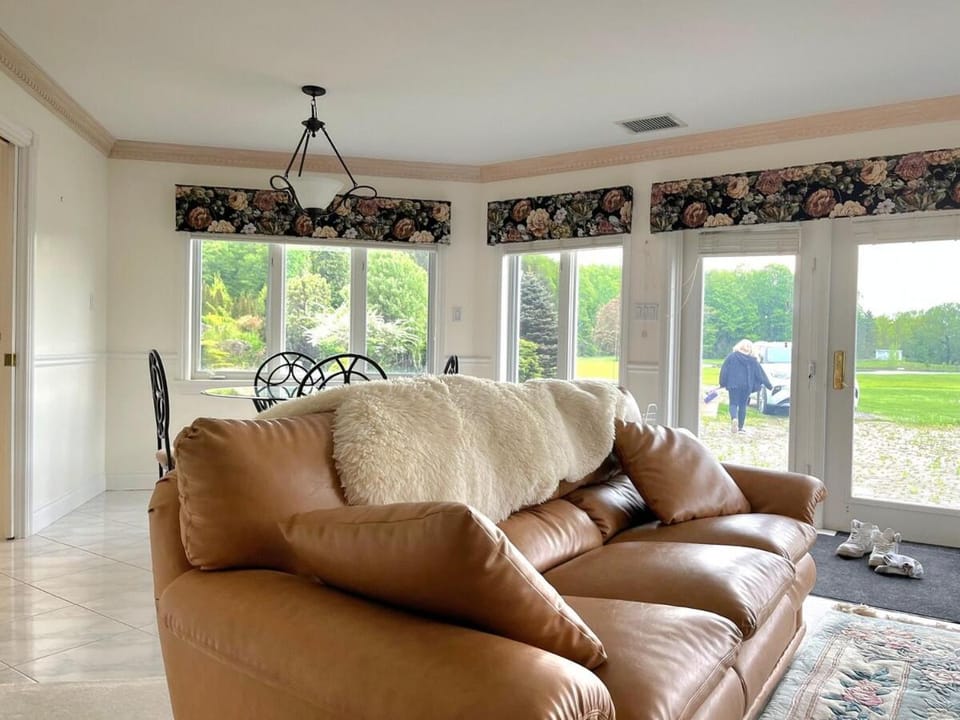 Summer Escape Close to the City Apartment in Whitchurch-Stouffville