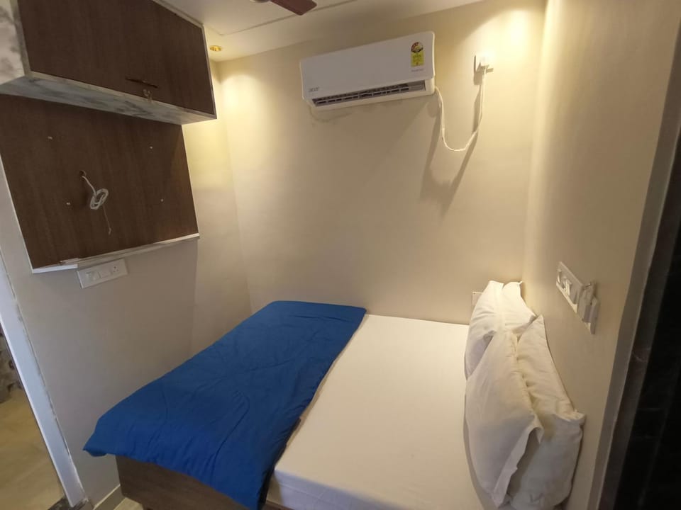 Bed, Bedroom, air conditioner