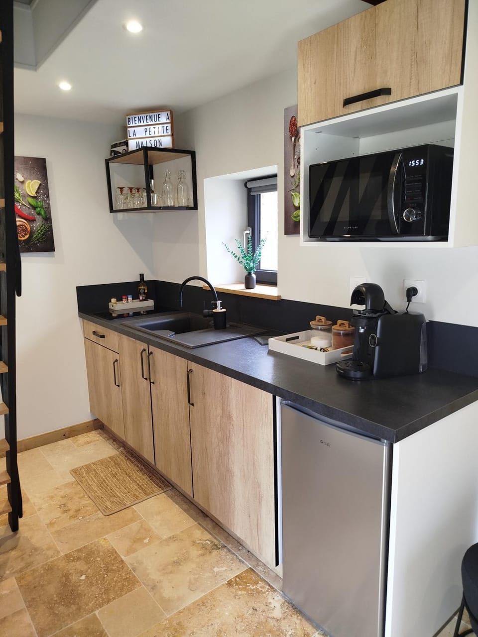 Kitchen or kitchenette