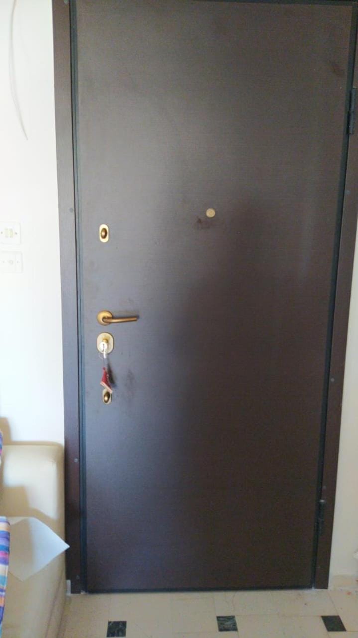 Facade/entrance, safe