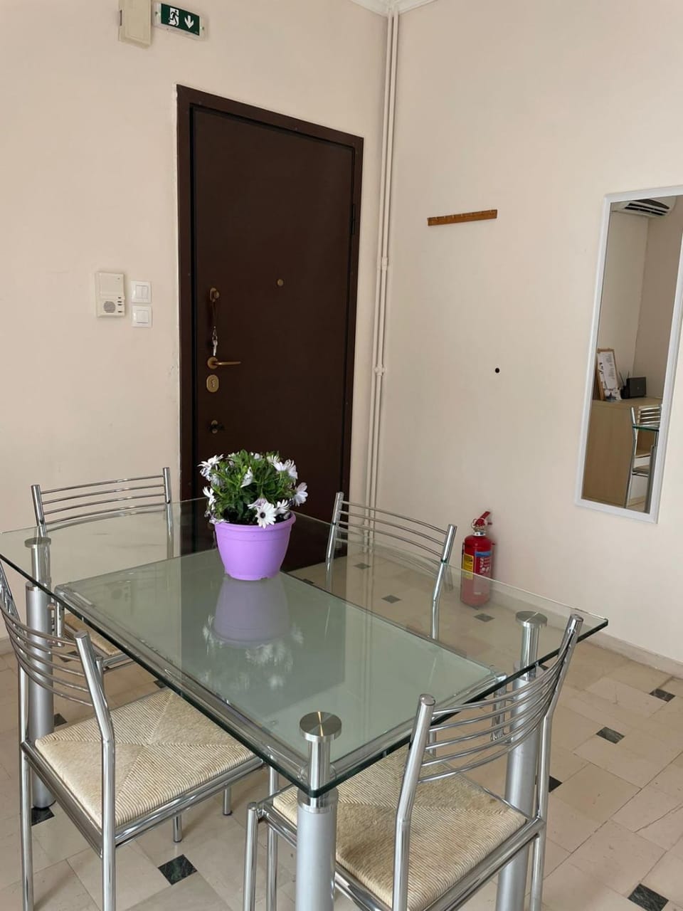 Facade/entrance, Dining area