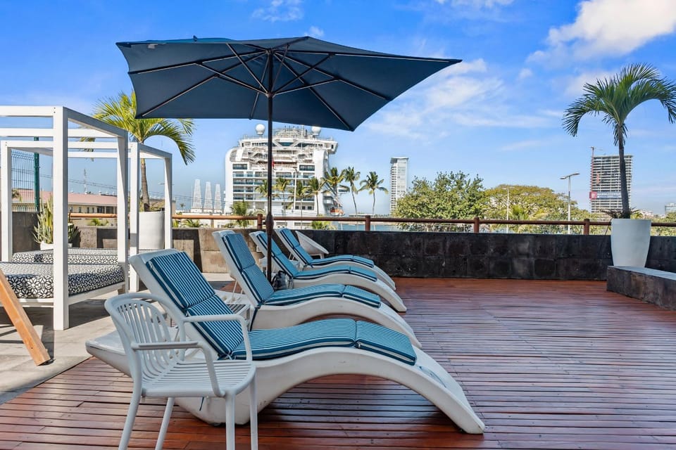 Balcony/Terrace, Lounge or bar, Swimming pool