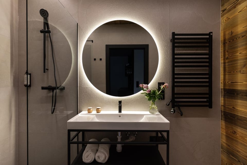 Shower, Toilet, Bathroom, flat iron, hair dryier, towels, dryer