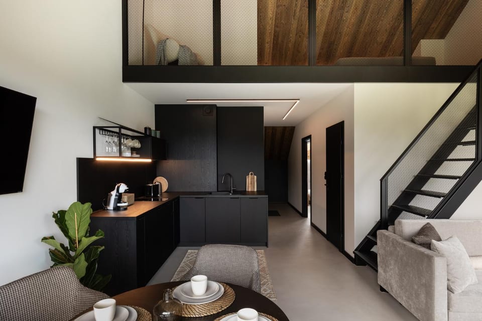 TV and multimedia, Kitchen or kitchenette, Living room, Seating area, Dining area