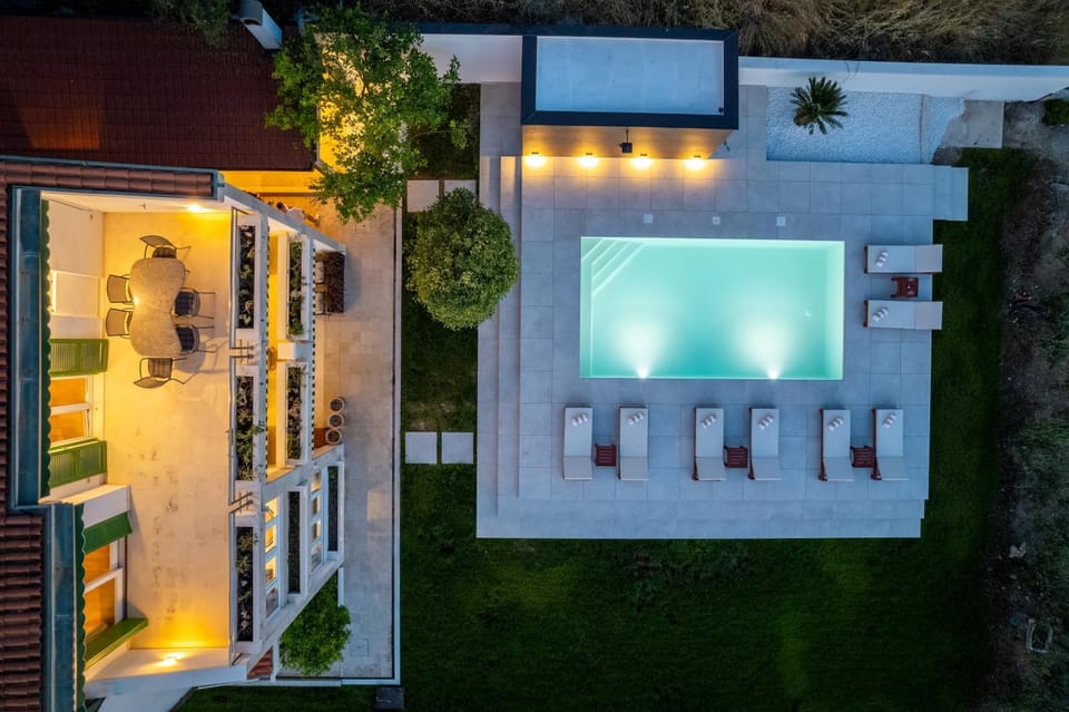 Property building, Garden, Garden, Swimming pool, Swimming pool