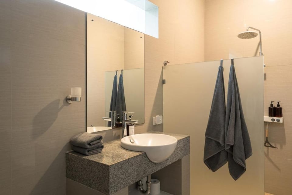 Shower, Bathroom, towels