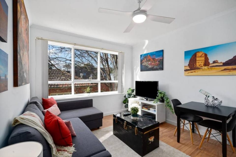 Convenient and Cosy Urban Getaway Apartment in Melbourne