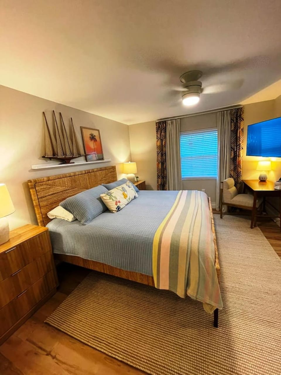 Retro Beachfront Bliss Apartment in Edgewater