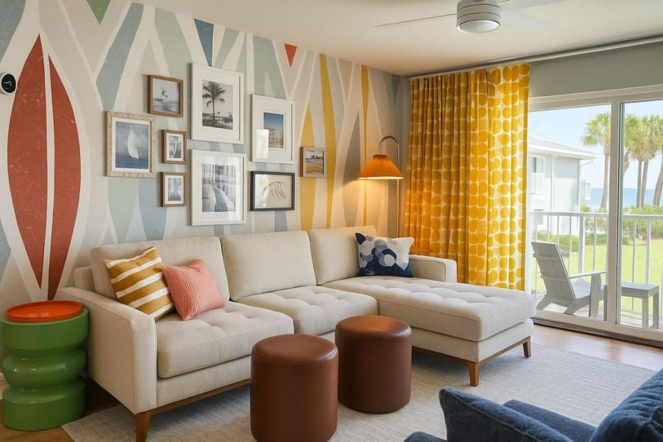 Retro Beachfront Bliss Apartment in Edgewater
