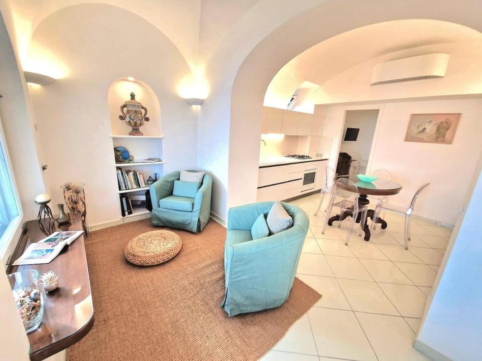 Kitchen or kitchenette, Living room, Seating area
