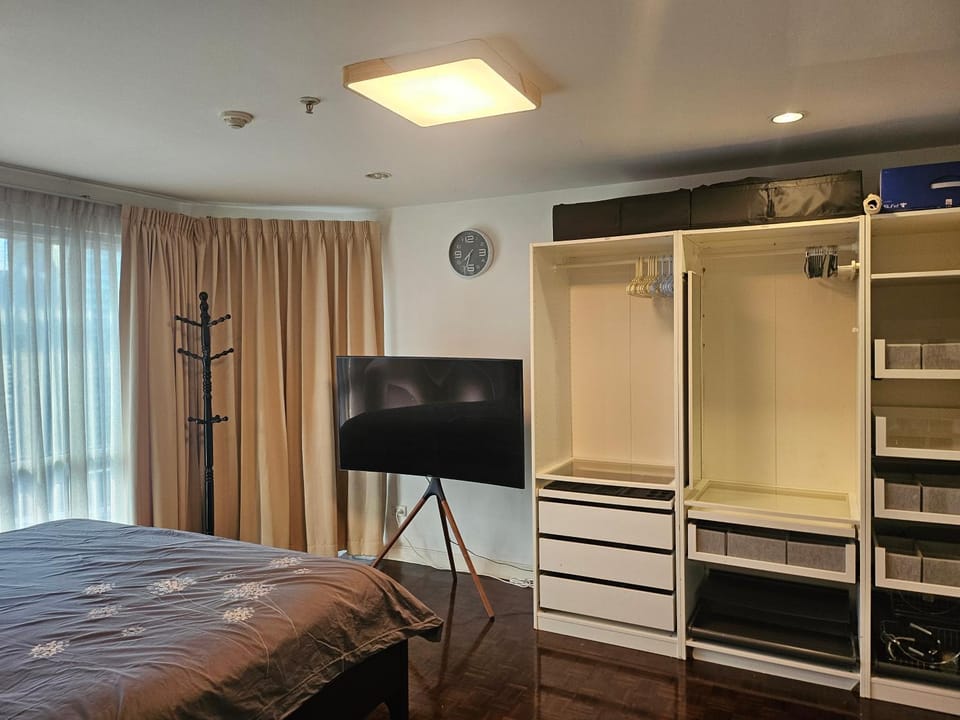 Bed, TV and multimedia, Bedroom, wardrobe