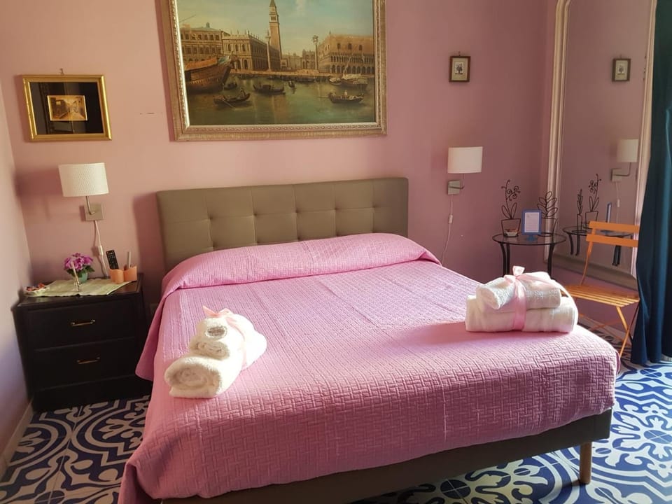 Bed, Photo of the whole room
