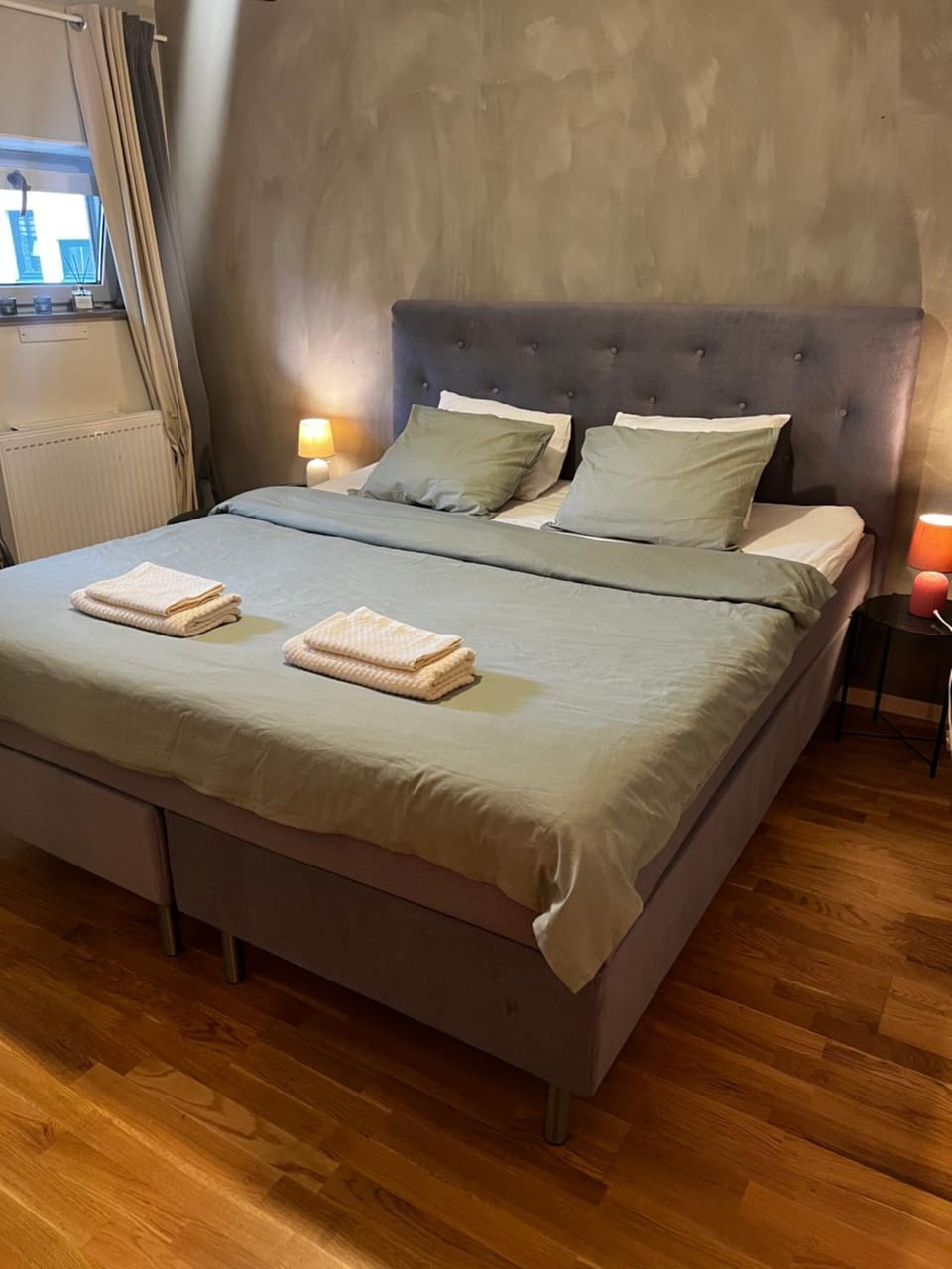 Bedroom, towels