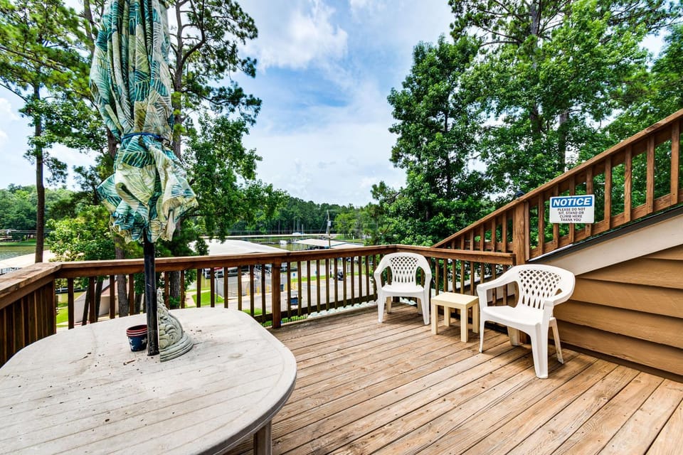 Steps to Marina: Coldspring Retreat w/ Lake View House in Lake Livingston