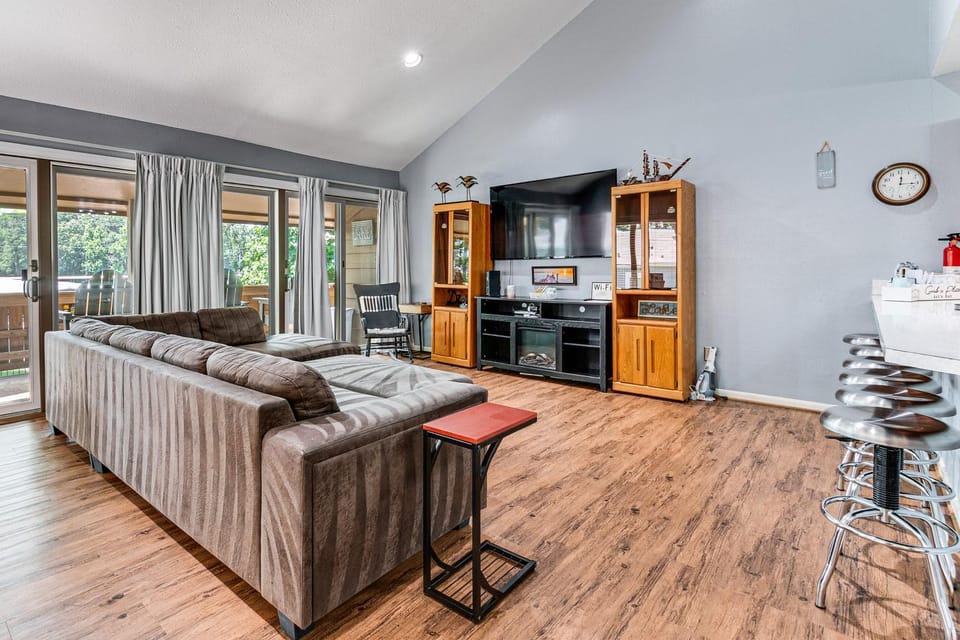 Steps to Marina: Coldspring Retreat w/ Lake View House in Lake Livingston