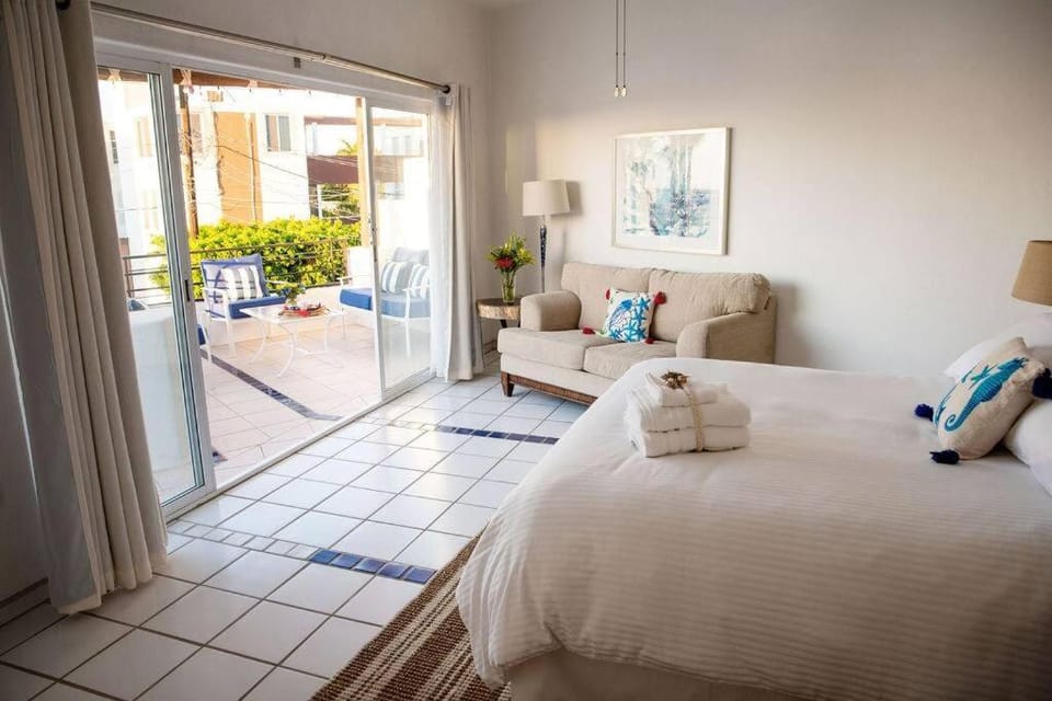 2BR Steps to Malecón Panoramic views Private pool House in La Paz