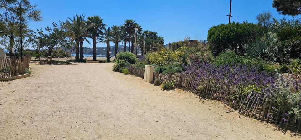 Appartement 40M 4personnes la faviere 50m de la plage Apartment in Bormes-les-Mimosas