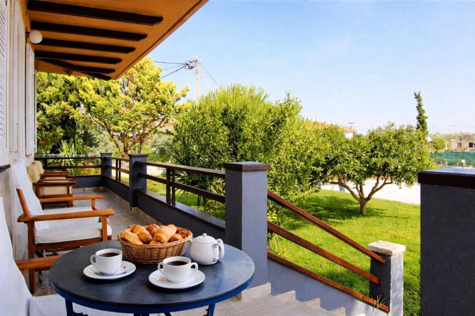 Balcony/Terrace, Seating area, Garden view