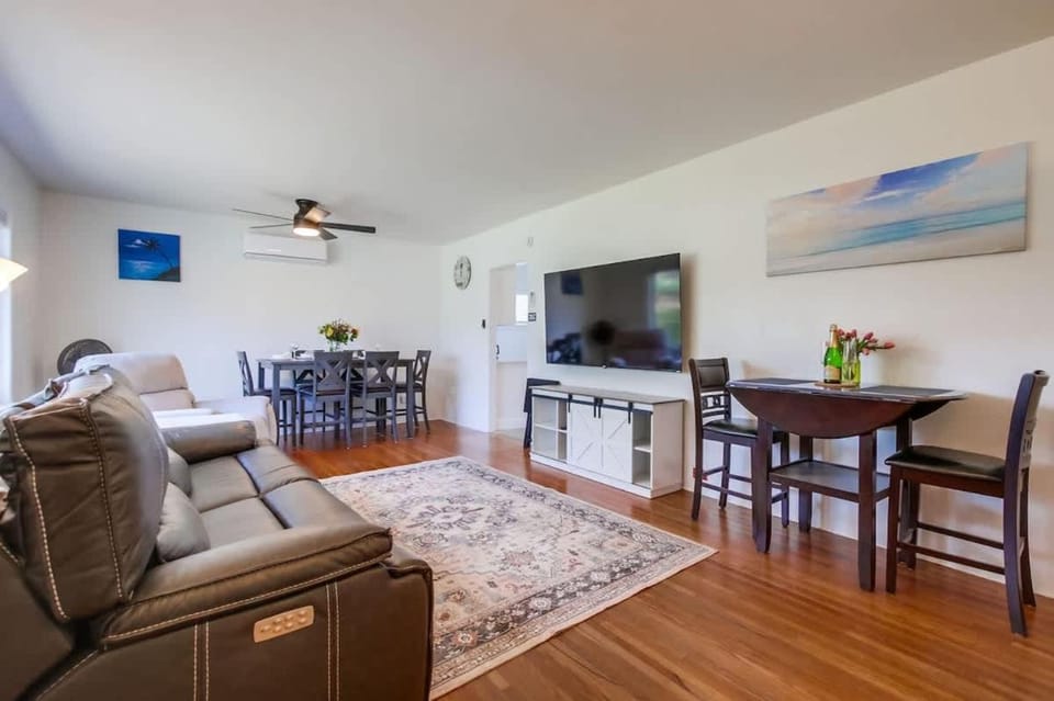 Emerald Sea - 2 BD beach cottage with large yard - pet friendly House in Pacific Beach