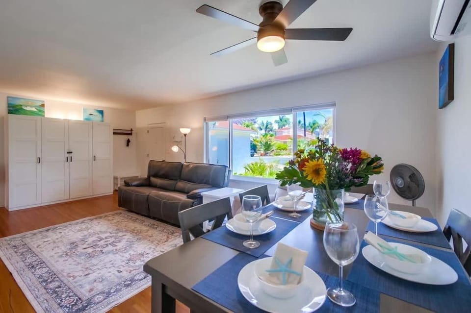 Emerald Sea - 2 BD beach cottage with large yard - pet friendly House in Pacific Beach