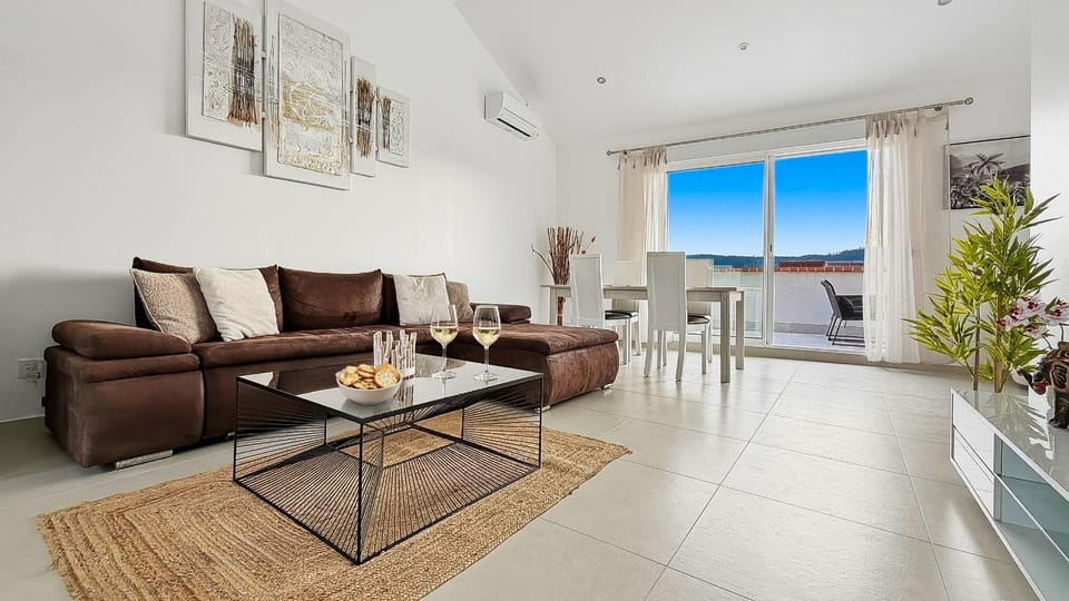 Natural landscape, Living room, Seating area, air conditioner