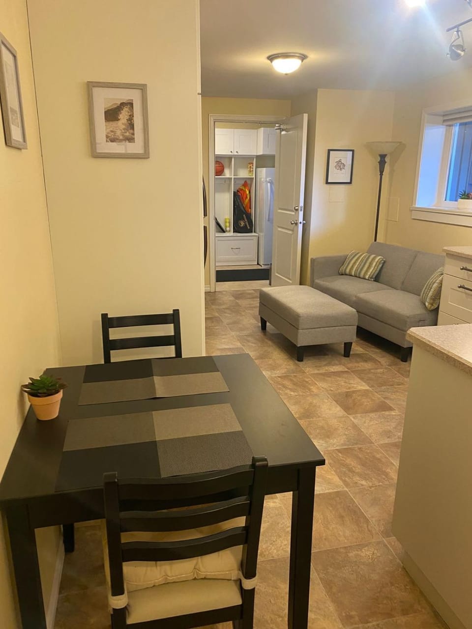 Ravens Nest Cozy Lower One Bedroom Suite Apartment in Vancouver Island