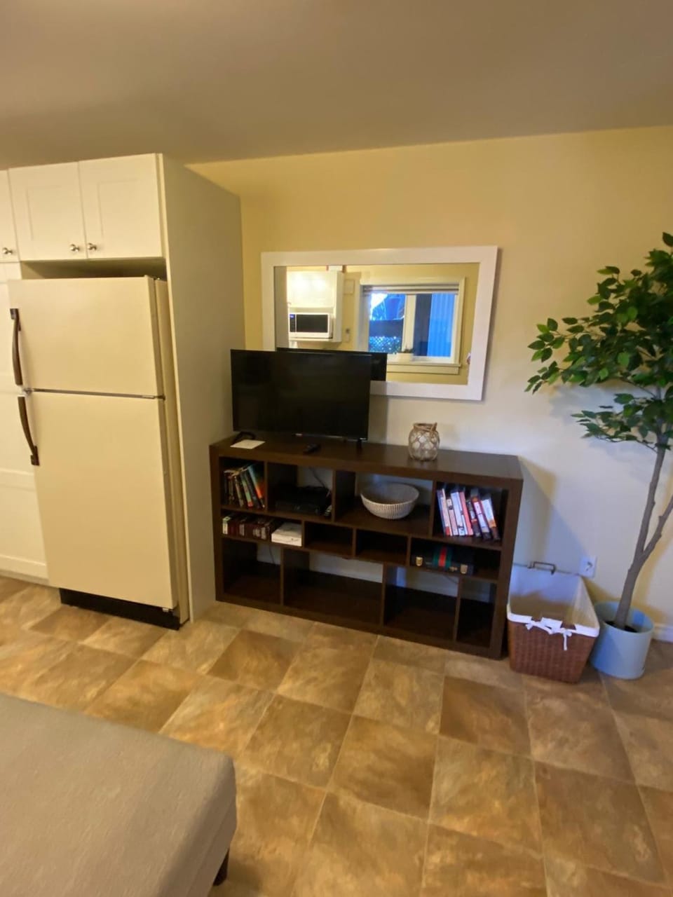 Ravens Nest Cozy Lower One Bedroom Suite Apartment in Vancouver Island