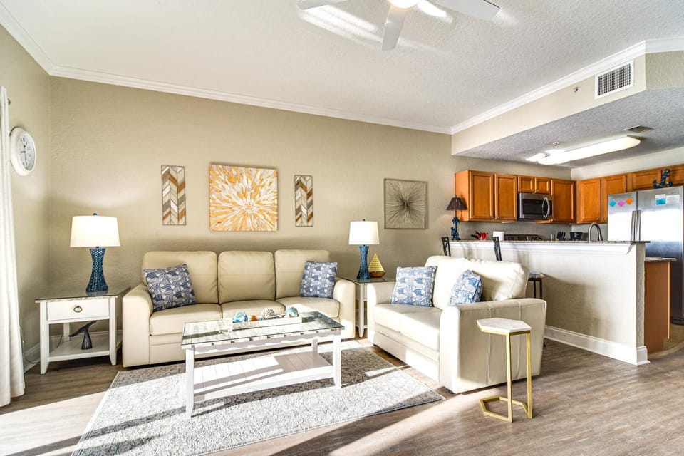 Treasure Island Condo w/ Bay-View Balcony! House in Treasure Island