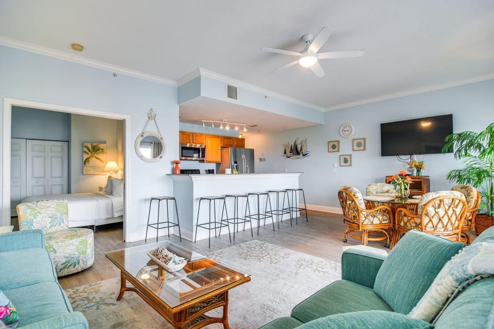 Treasure Island Condo: Gulf-View Balcony House in Treasure Island