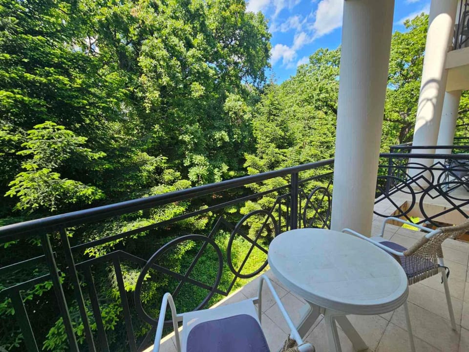 Day, Natural landscape, Garden, View (from property/room), Balcony/Terrace