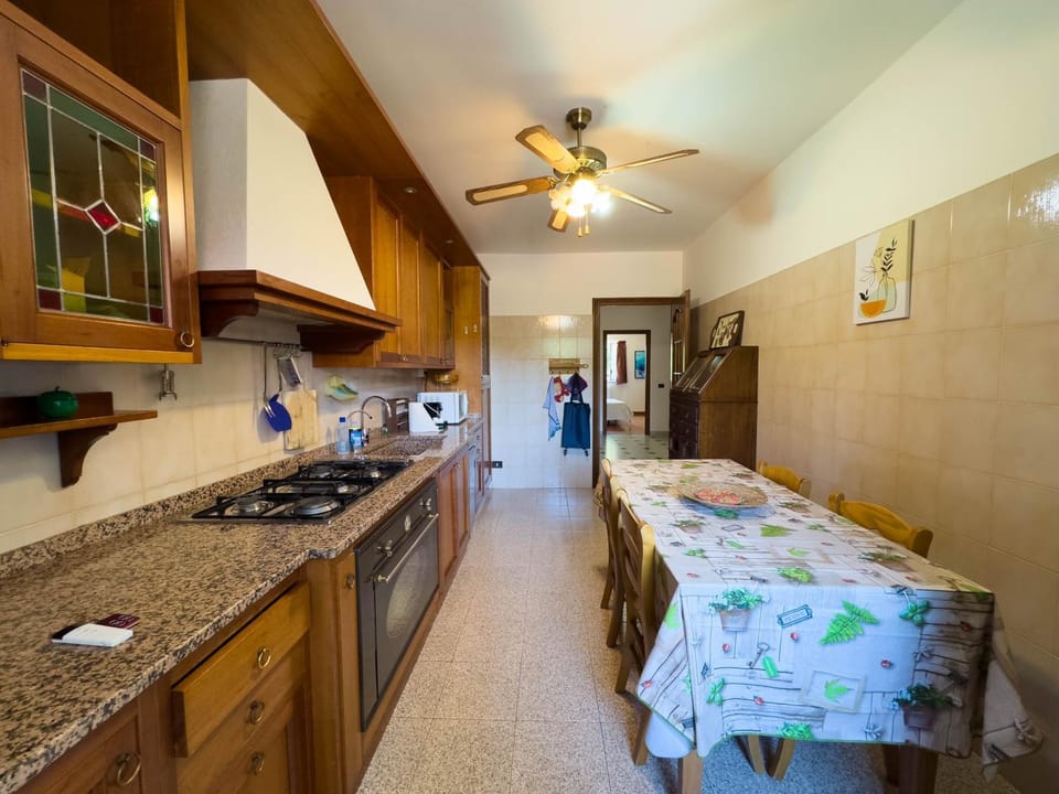 Kitchen or kitchenette, Dining area, dishwasher, stove