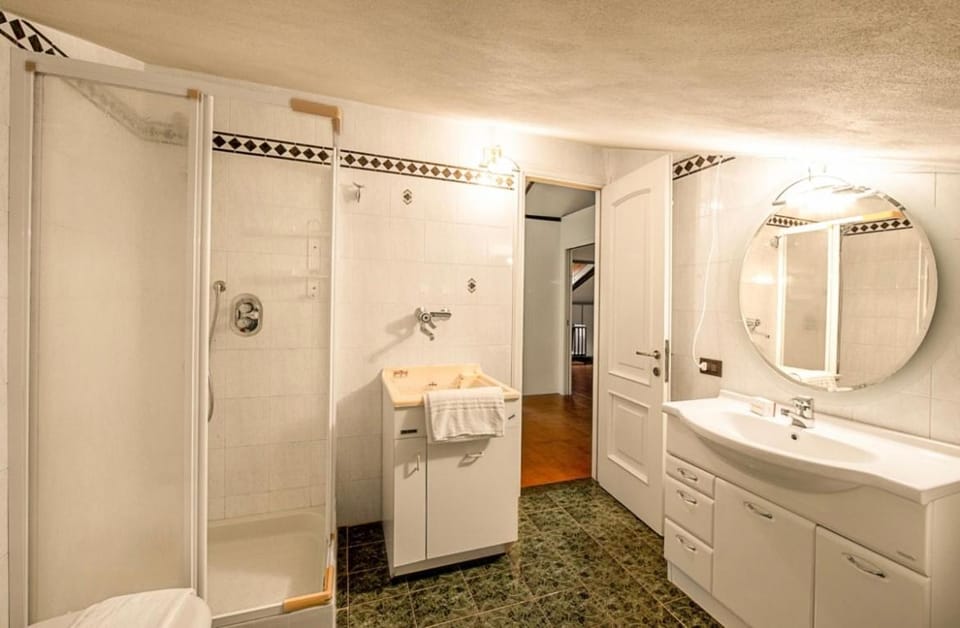 Shower, Toilet, Bathroom, Bath, bidet