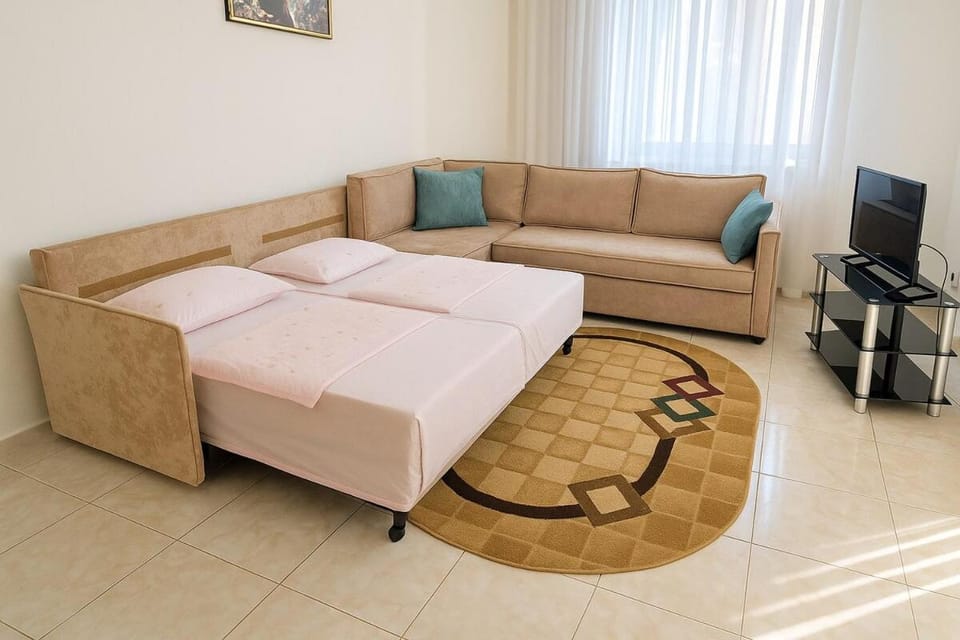 Bed, TV and multimedia, Seating area