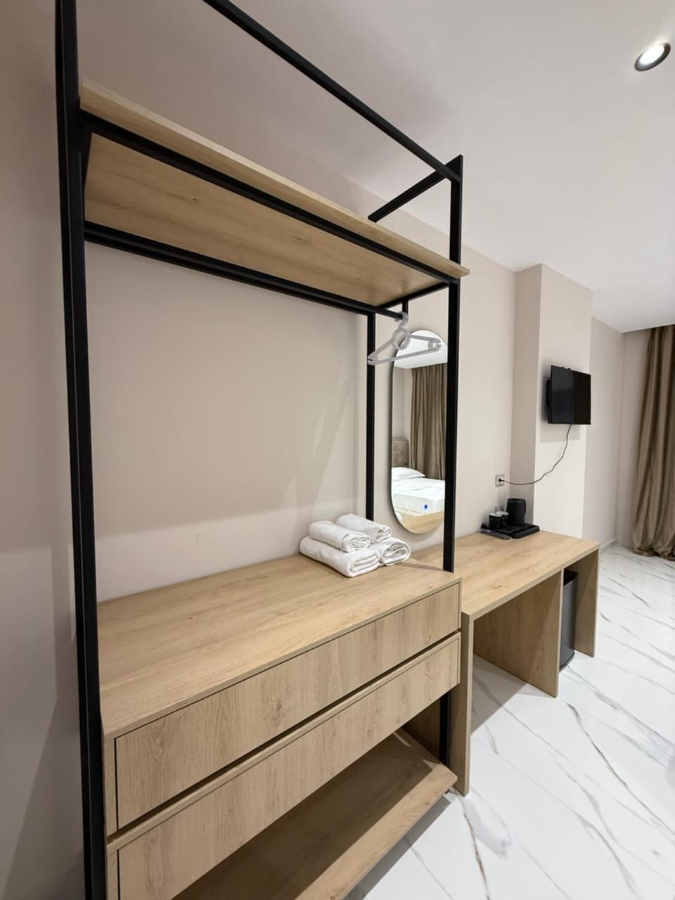 Azure Waves Hotel in Vlorë