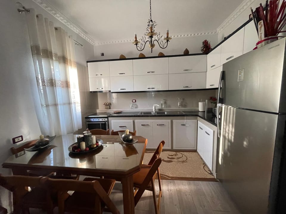Kitchen or kitchenette, Dining area, dishwasher, minibar, oven, pet friendly, stove, toaster