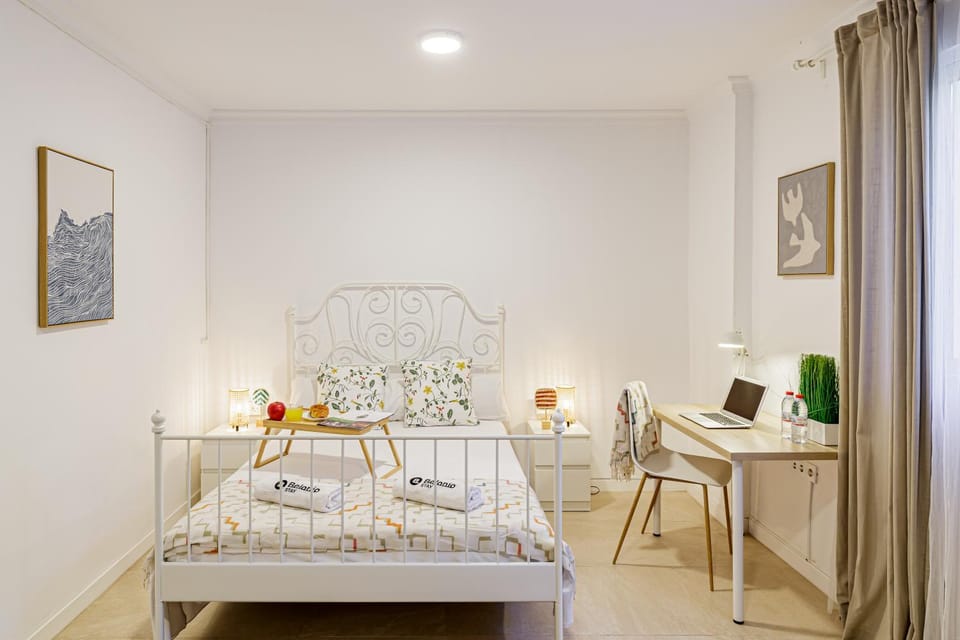 Bed, Photo of the whole room, Bedroom