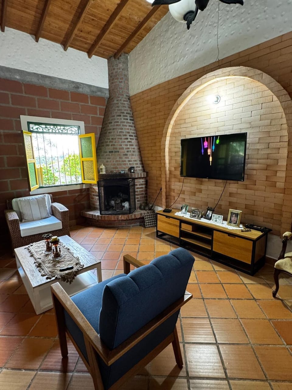 TV and multimedia, Living room, fireplace