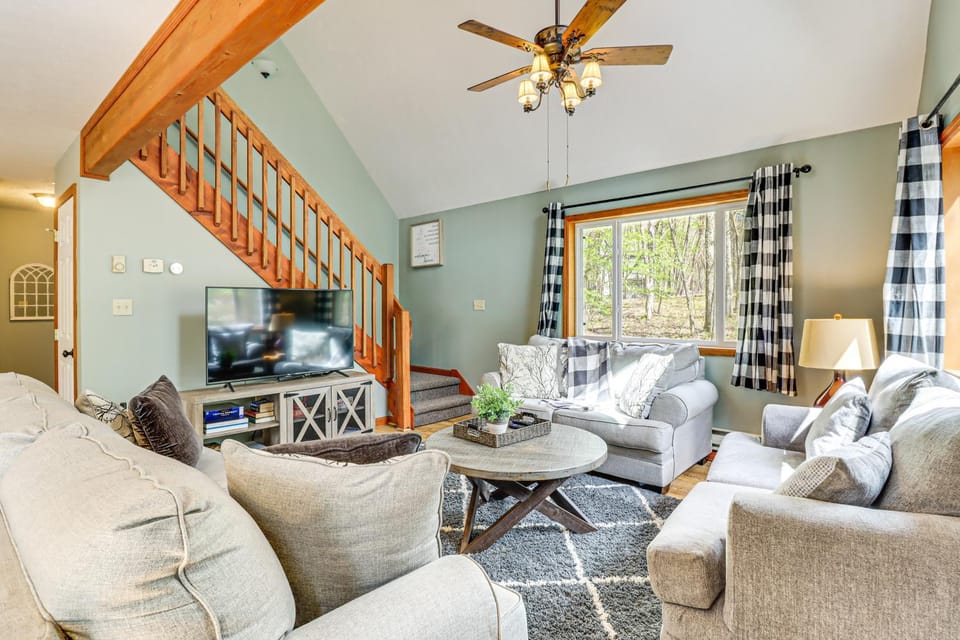 Game Room + Lake Access: Albrightsville Escape House in Hickory Run State Park