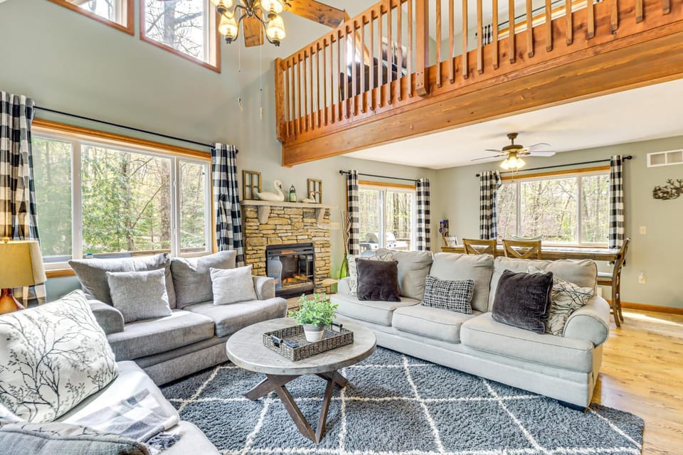 Game Room + Lake Access: Albrightsville Escape House in Hickory Run State Park