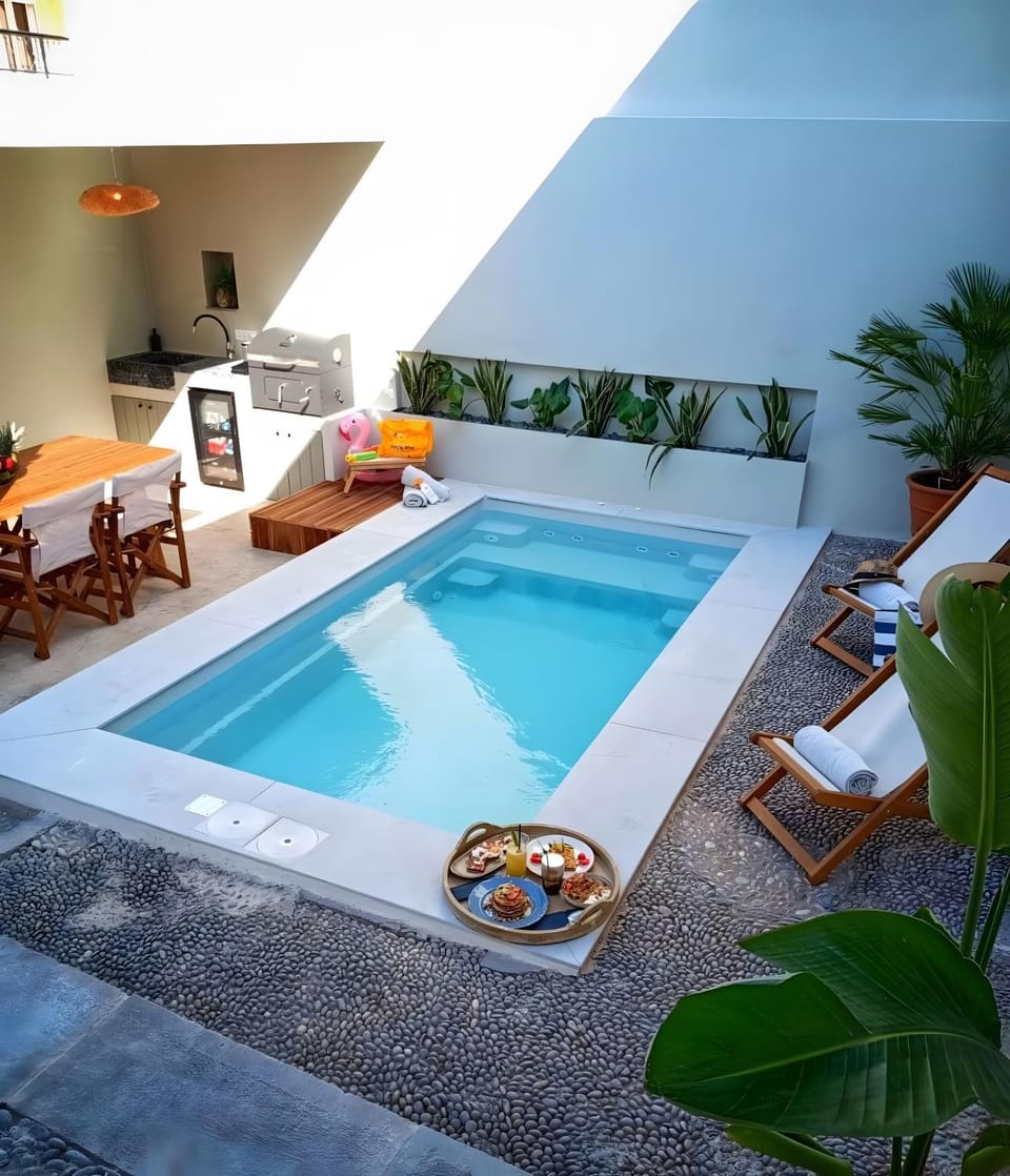 Property building, Swimming pool
