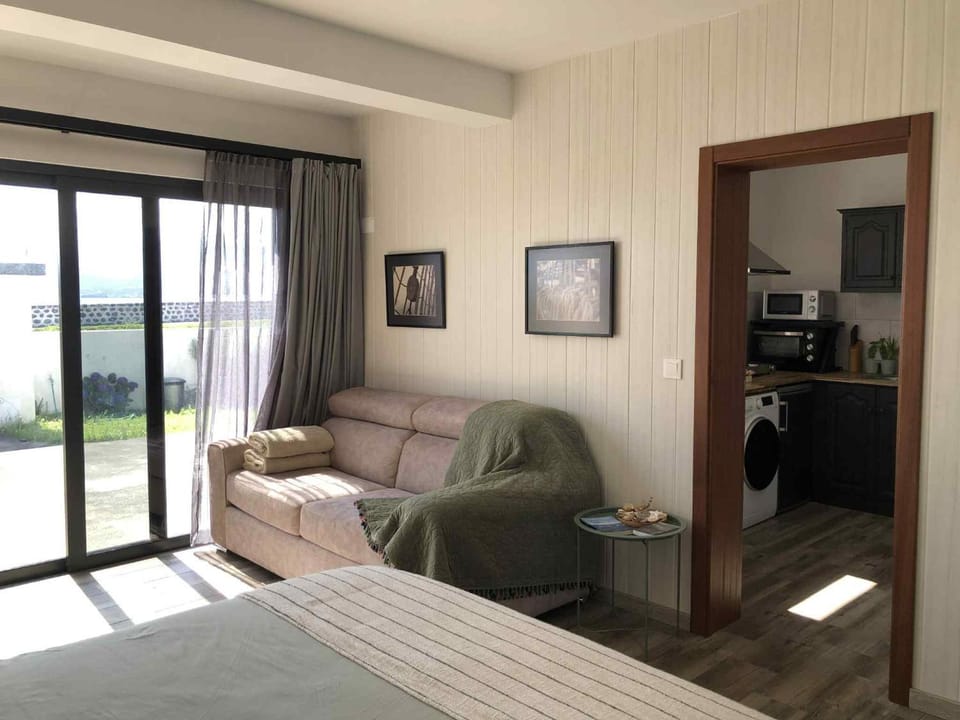 Property building, Communal lounge/ TV room, View (from property/room), Landmark view, Parking, kitchen