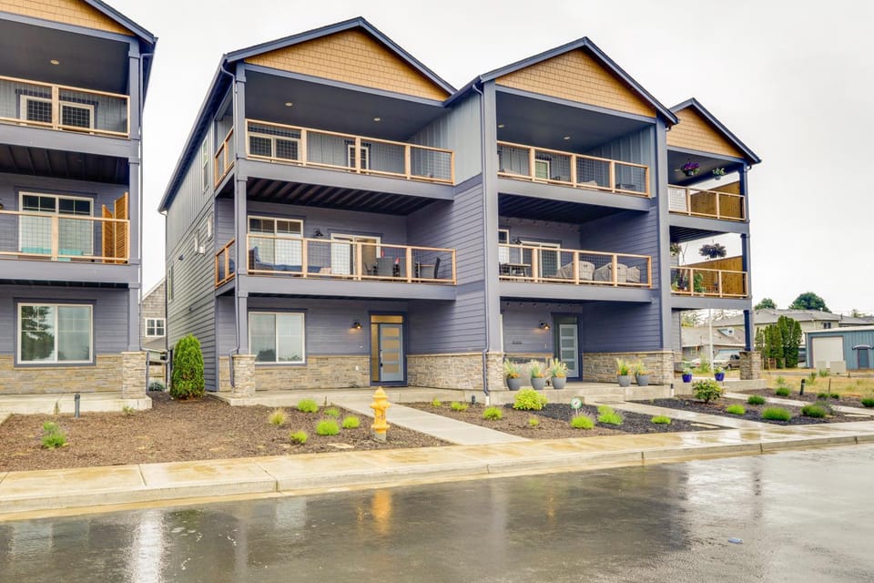 Columbia River Views Spacious Hammond Getaway! House in Hammond