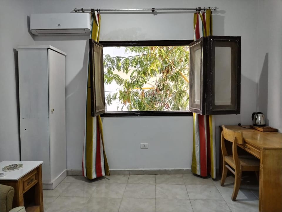 Dining area, Bedroom, air conditioner