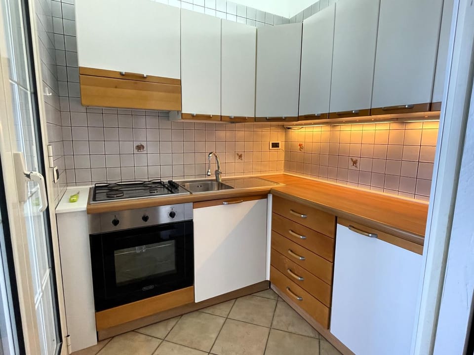 Kitchen or kitchenette, oven, stove, kitchen