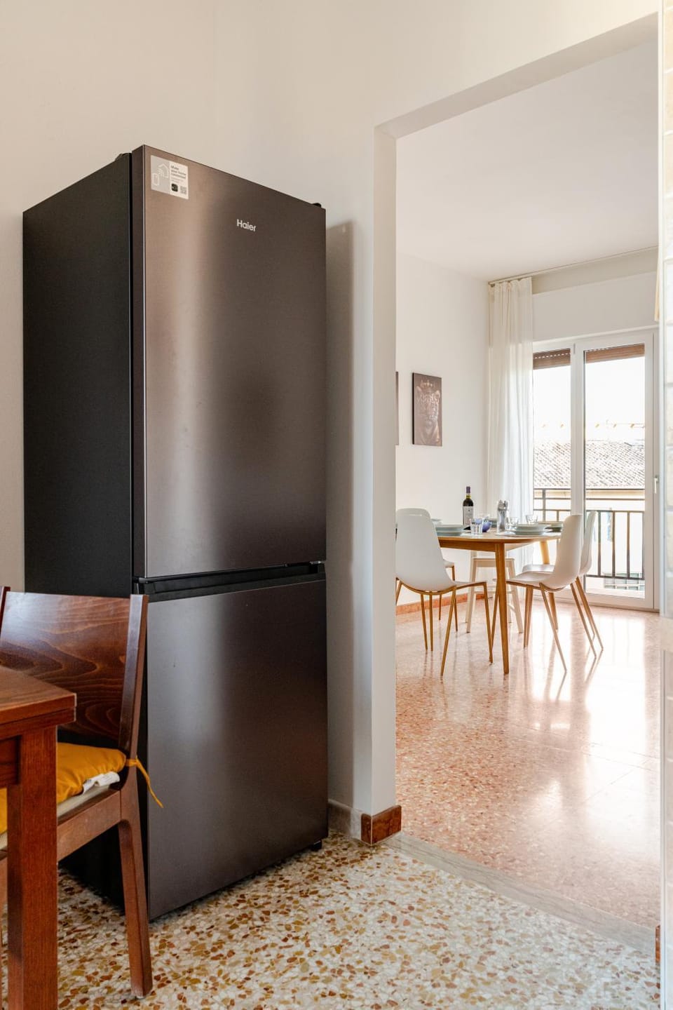 Kitchen or kitchenette, Dining area, oven